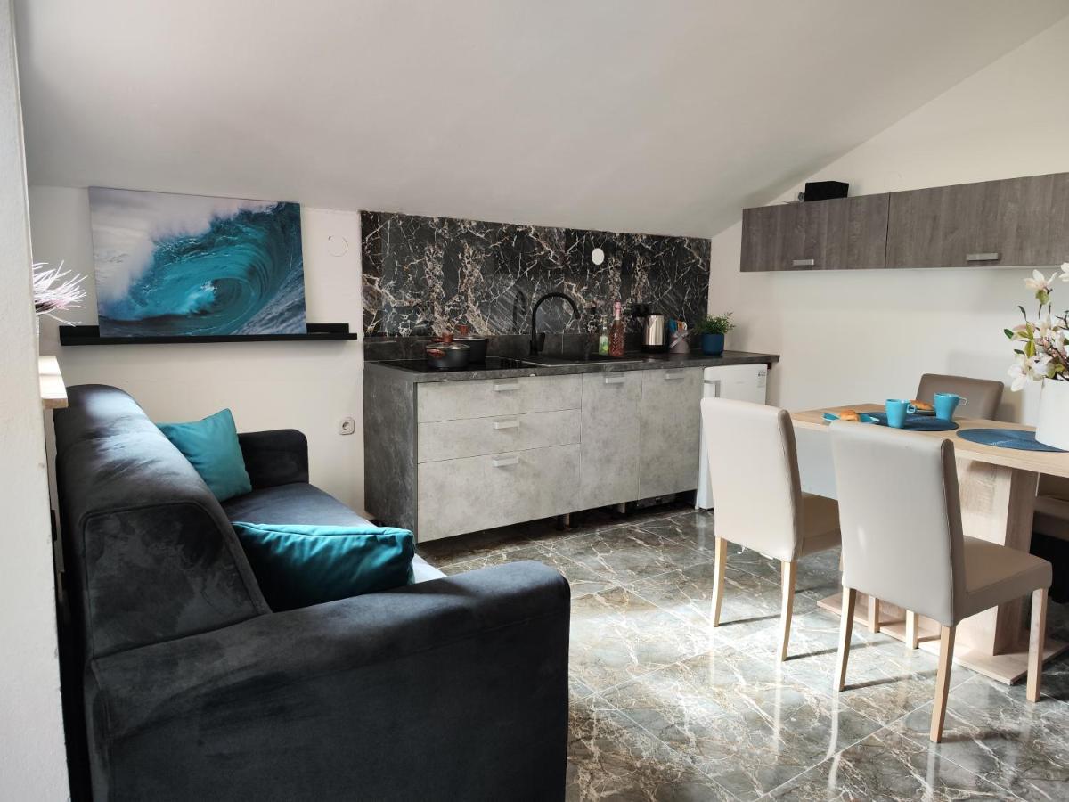 Orhidelia Apartment *