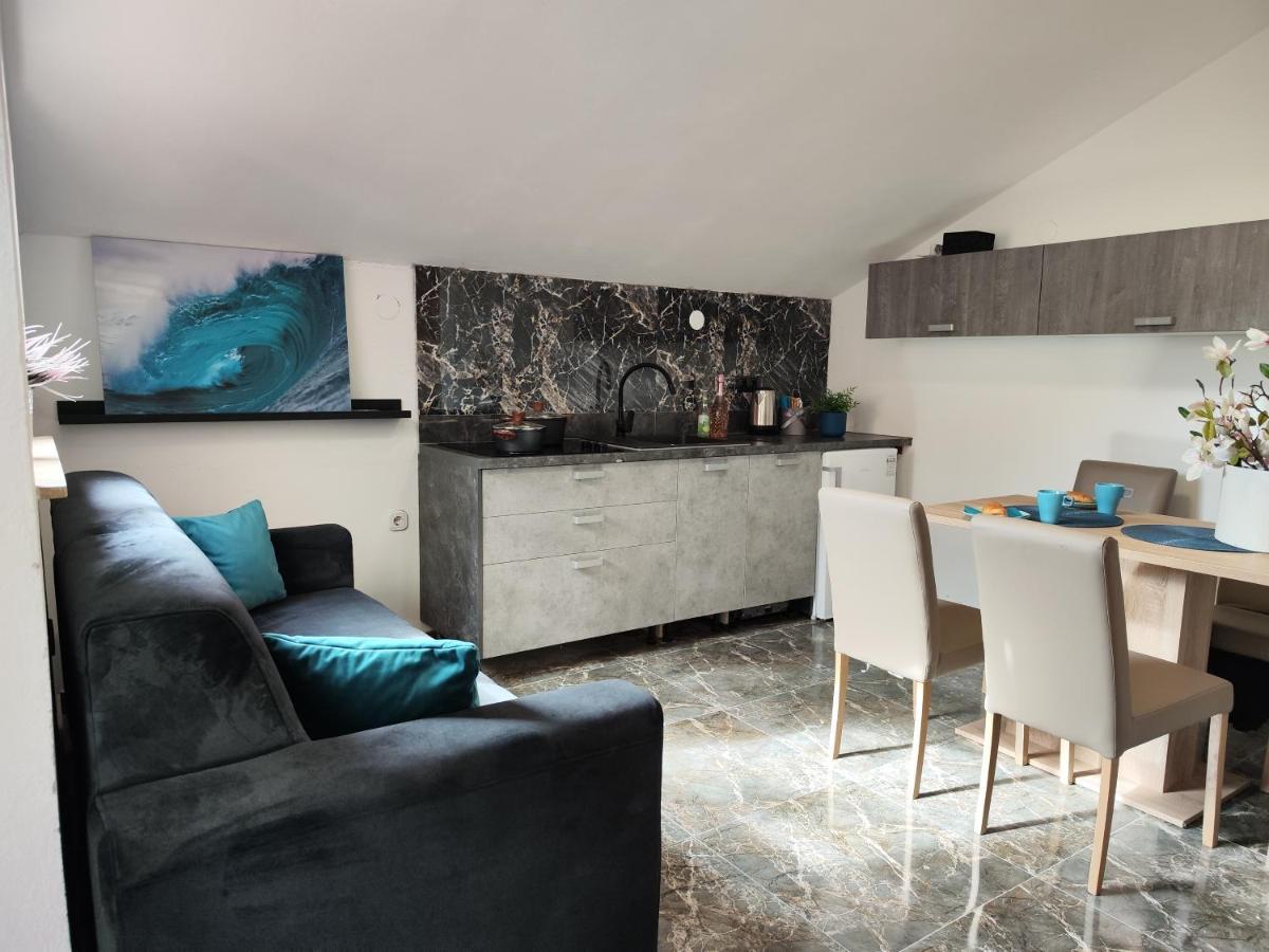 Orhidelia Apartment *