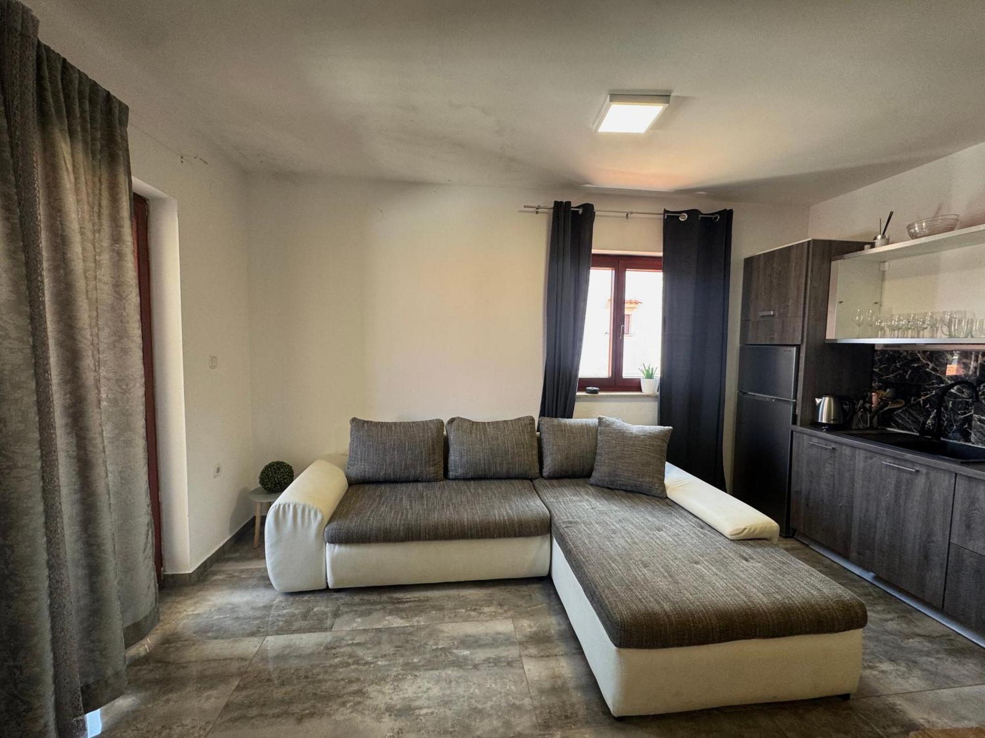 Orhidelia Apartment