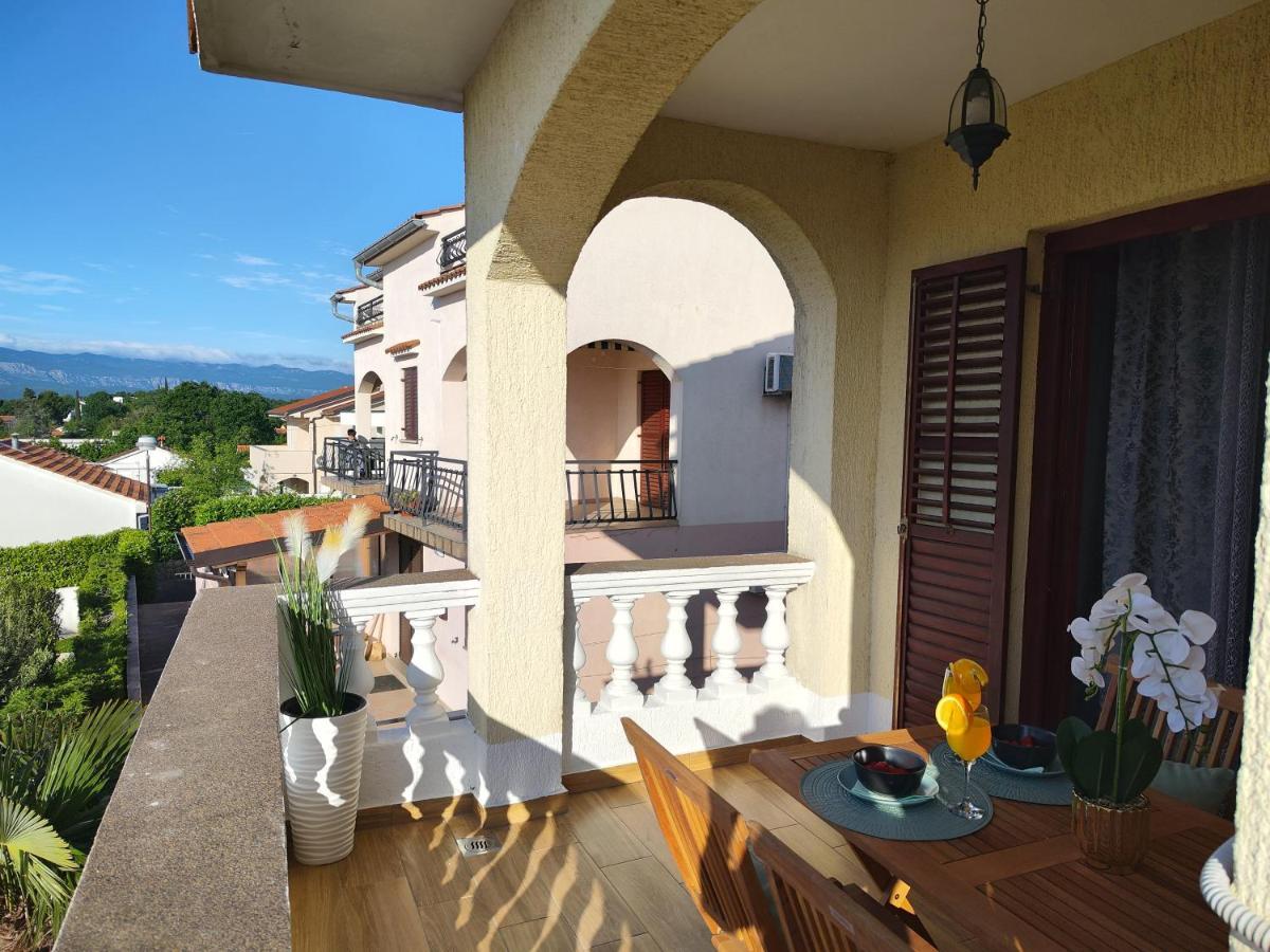Orhidelia Apartment *