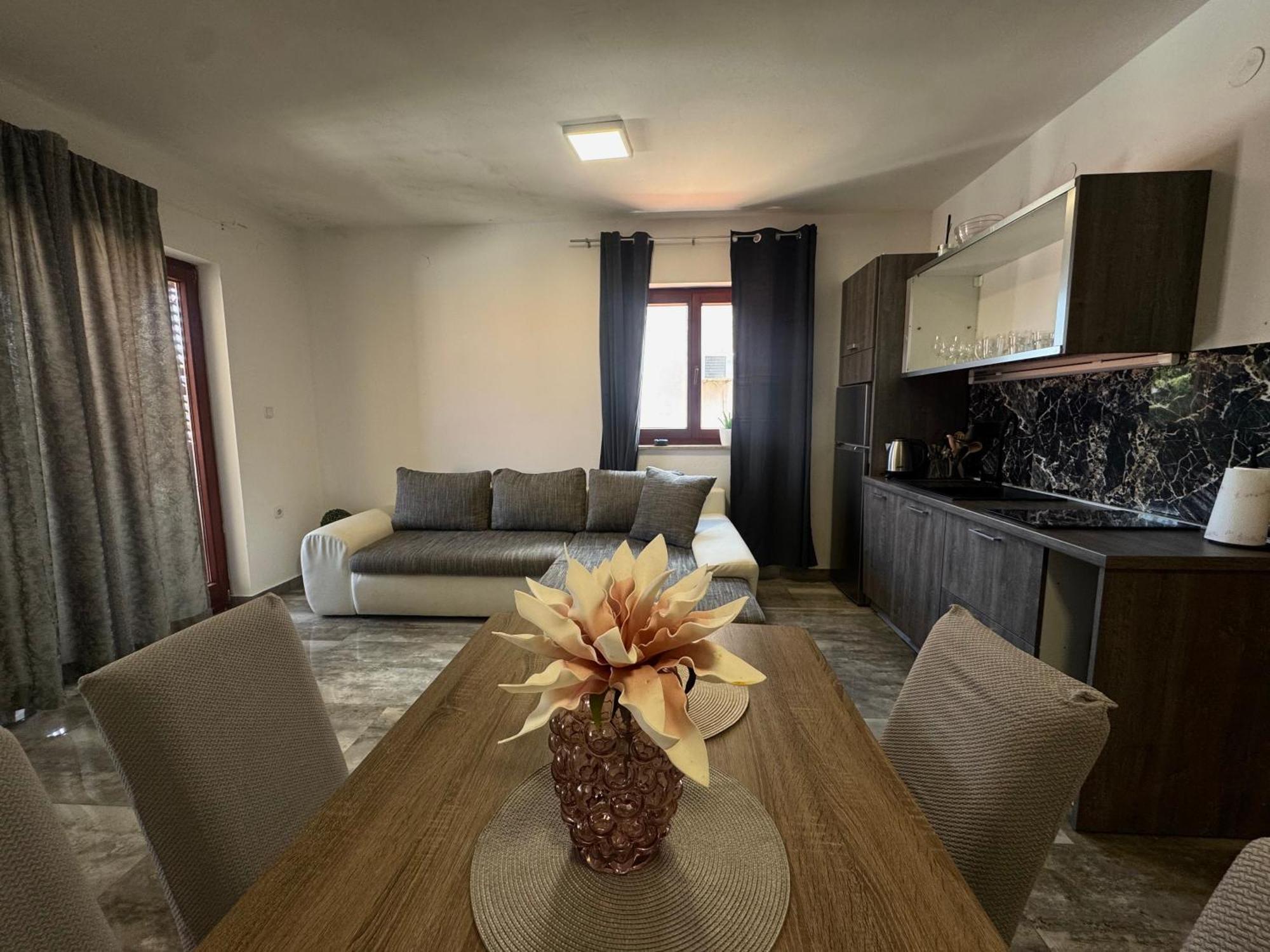 Orhidelia Apartment